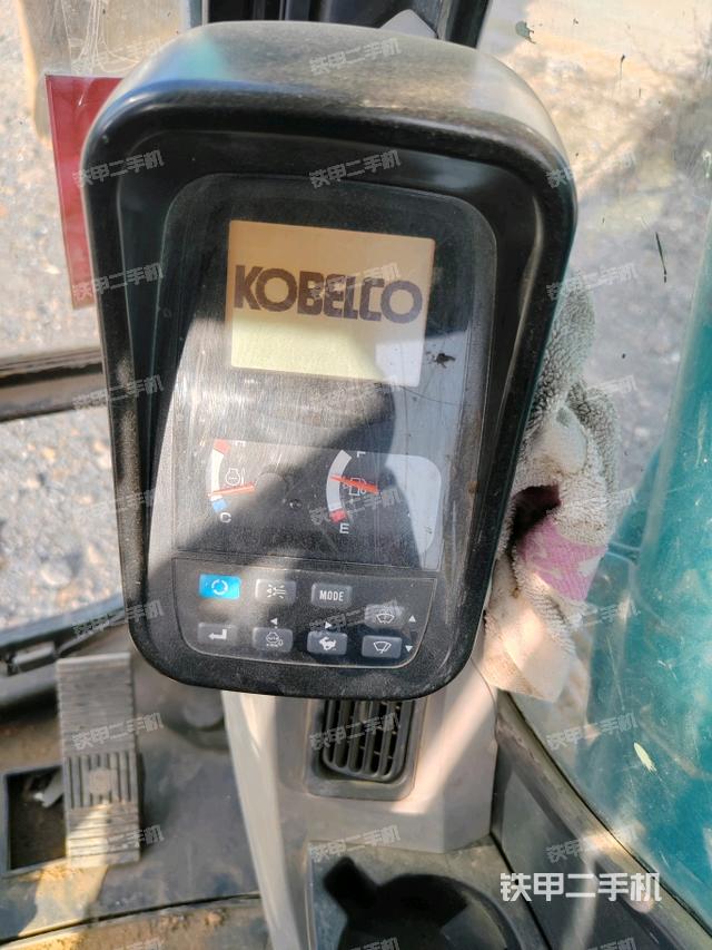 显示屏 (驾驶室部分) 显示屏 (驾驶室部分)