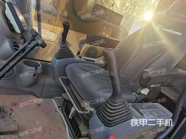 驾驶室整体（整机外观）