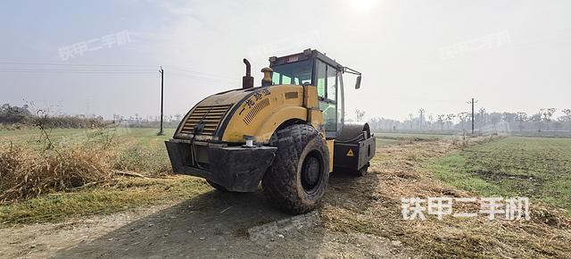 整机右后45°(设备外观及核心部件) 整机右后45°(设备外观及核心部件)