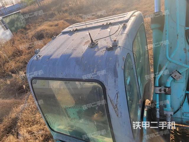 驾驶室顶部（整机外观）