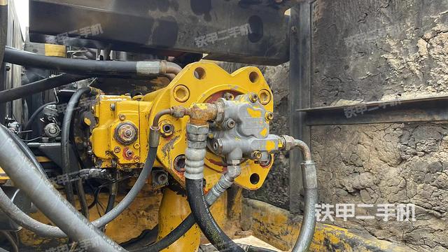 液压泵舱室正面整体(整机外观) 液压泵舱室正面整体(整机外观)