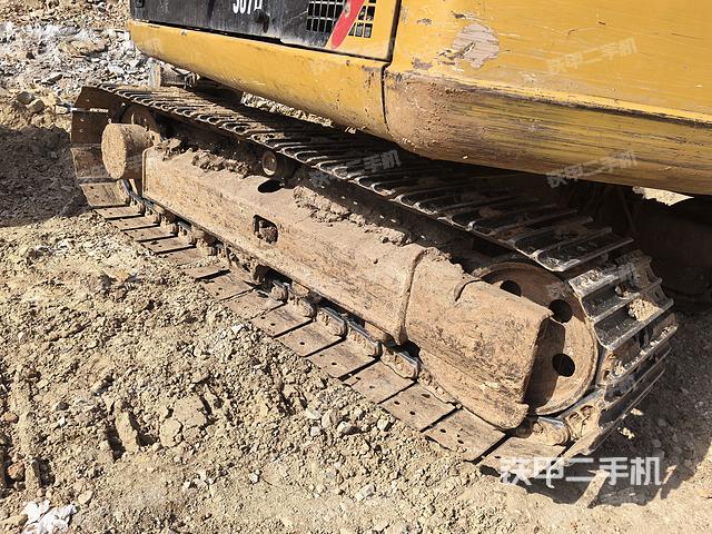 单侧履带整体(整机外观) 单侧履带整体(整机外观)