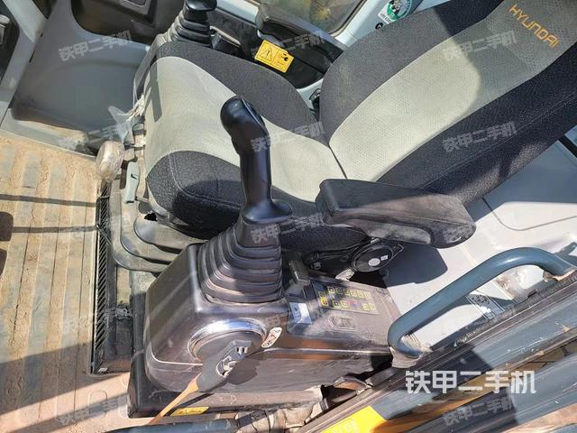 驾驶室整体（整机外观）