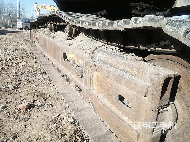 单侧履带整体(整机外观) 单侧履带整体(整机外观)