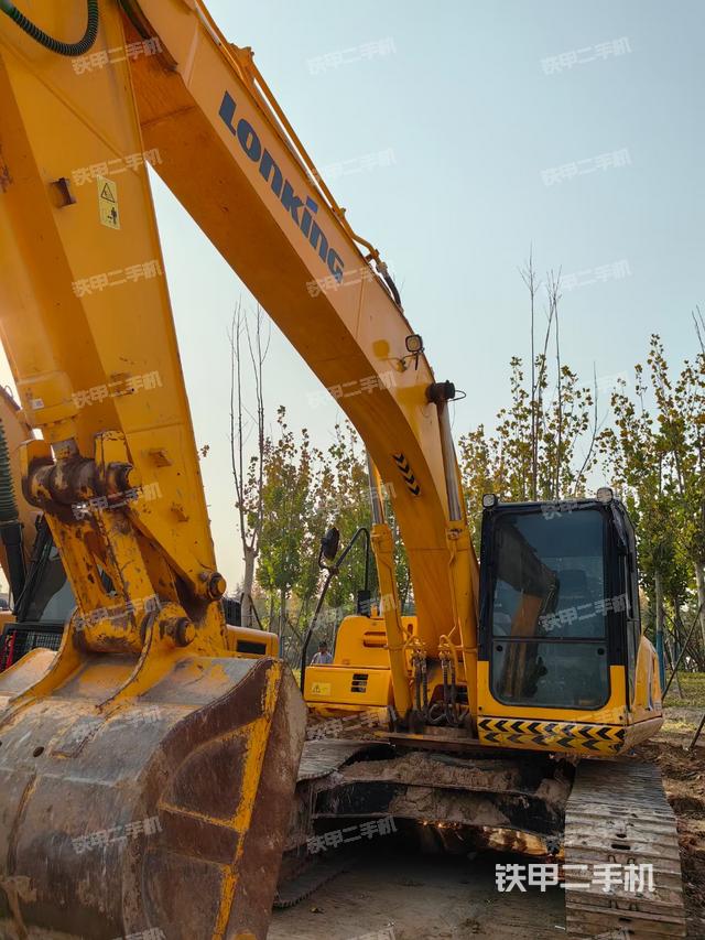 龍工LG6225E挖掘機