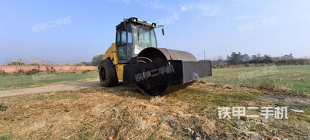 整机右侧(设备外观及核心部件) 整机右侧(设备外观及核心部件)