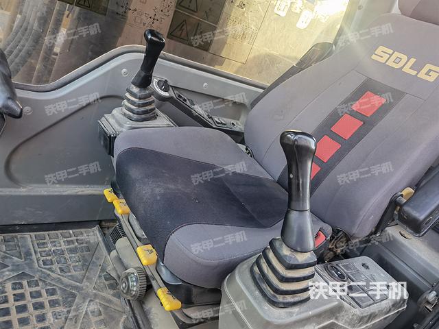 驾驶室整体（整机外观）