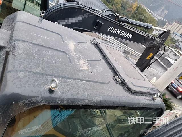 驾驶室顶部（整机外观）