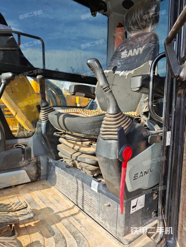 驾驶室整体（整机外观）