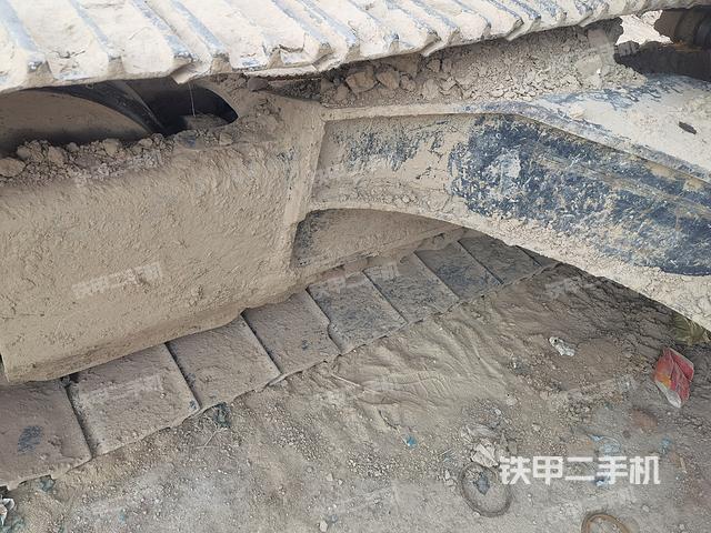 单侧履带整体(整机外观) 单侧履带整体(整机外观)