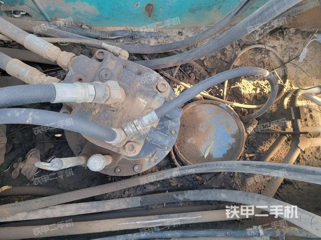 回转马达和主控阀（整机外观）