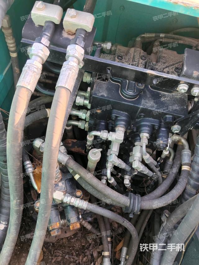 发动机室(上车部件) 发动机室(上车部件)