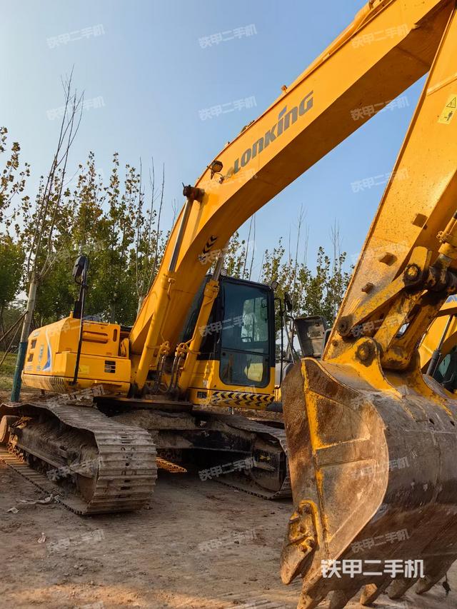 驾驶室顶部（整机外观）