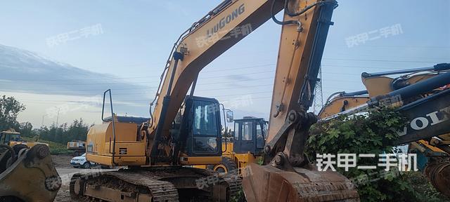 驾驶室顶部（整机外观）