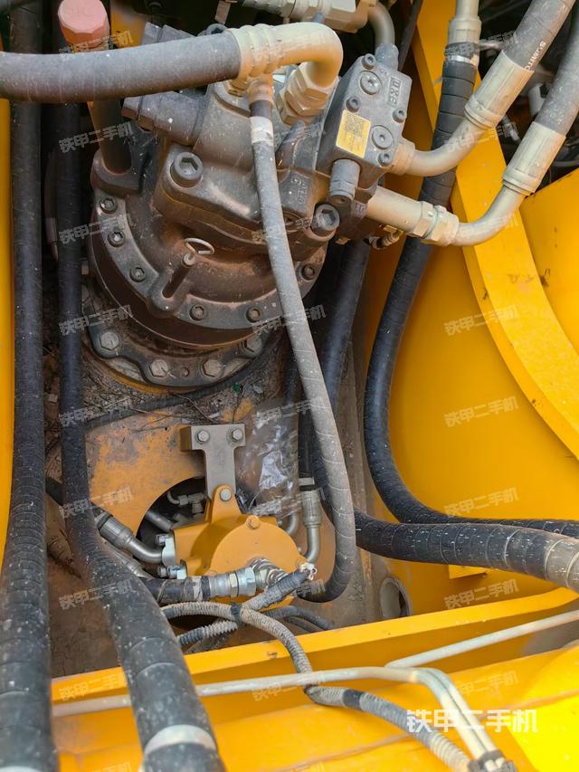 回转马达和主控阀（整机外观）