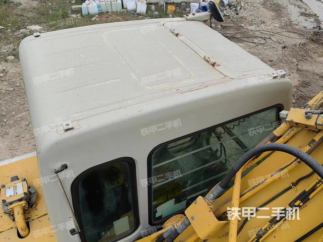 驾驶室顶部(整机外观) 驾驶室顶部(整机外观)