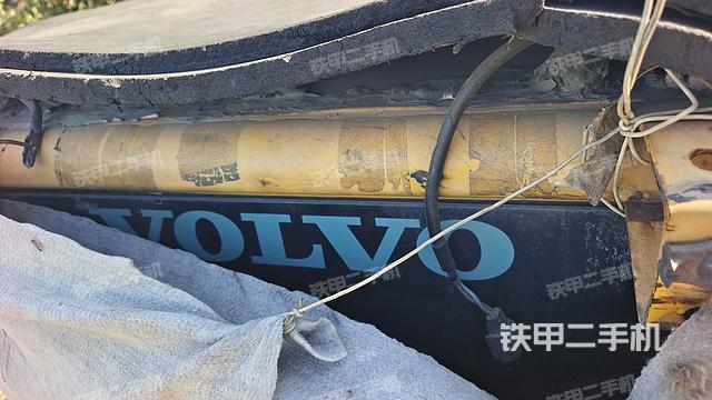 驾驶室顶部(整机外观) 驾驶室顶部(整机外观)