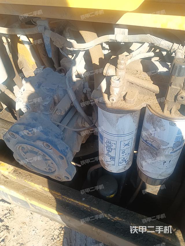 液压泵舱室正面整体(整机外观) 液压泵舱室正面整体(整机外观)