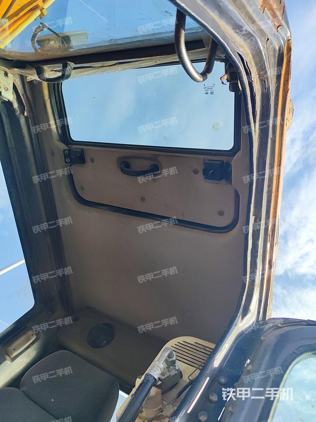 驾驶室顶部（整机外观）