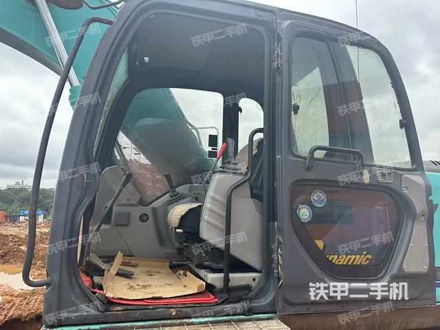 驾驶室整体（整机外观）