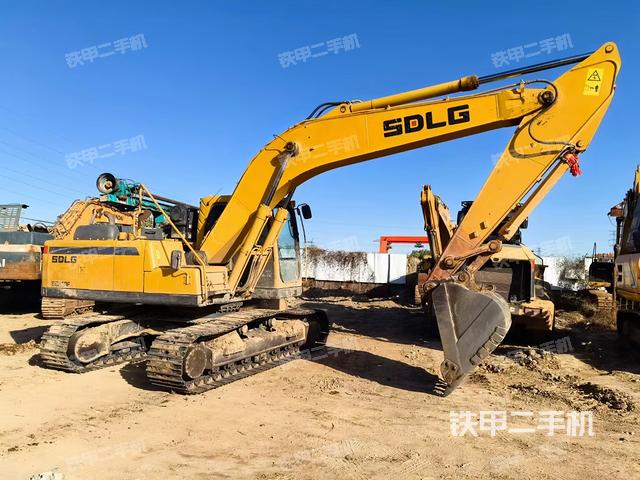 驾驶室顶部（整机外观）