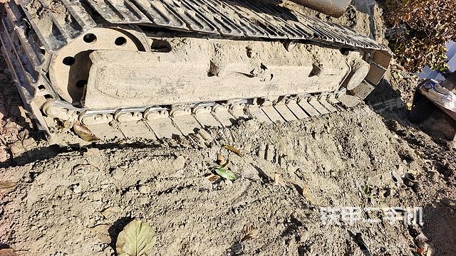 单侧履带整体(整机外观) 单侧履带整体(整机外观)