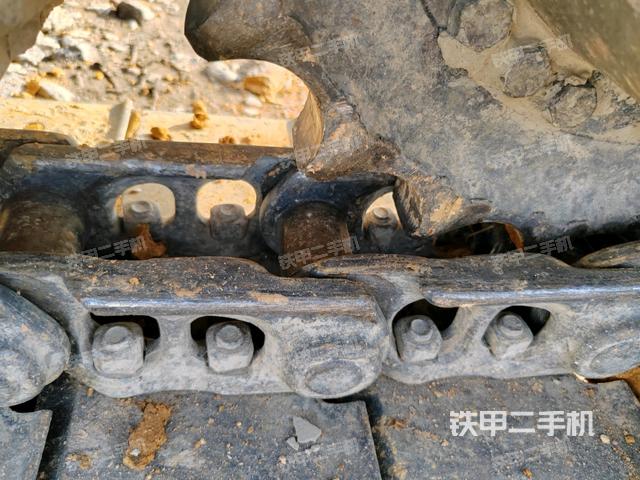 右侧履带整体(行走机构) 右侧履带整体(行走机构)