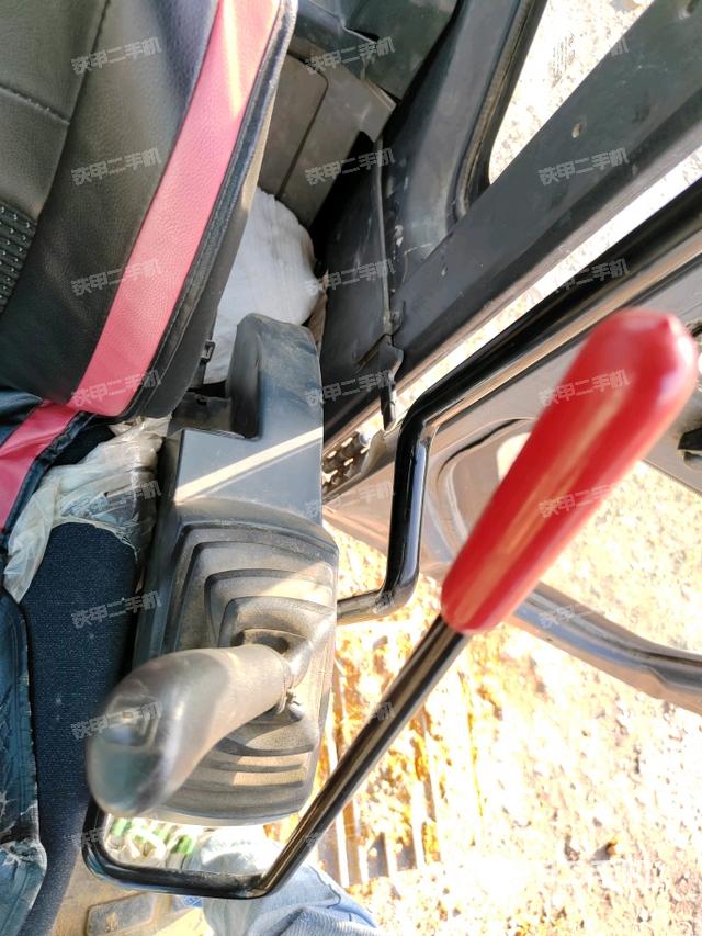 座椅左侧控制台/音响/含左手柄(驾驶室部分) 座椅左侧控制台/音响/含左手柄(驾驶室部分)