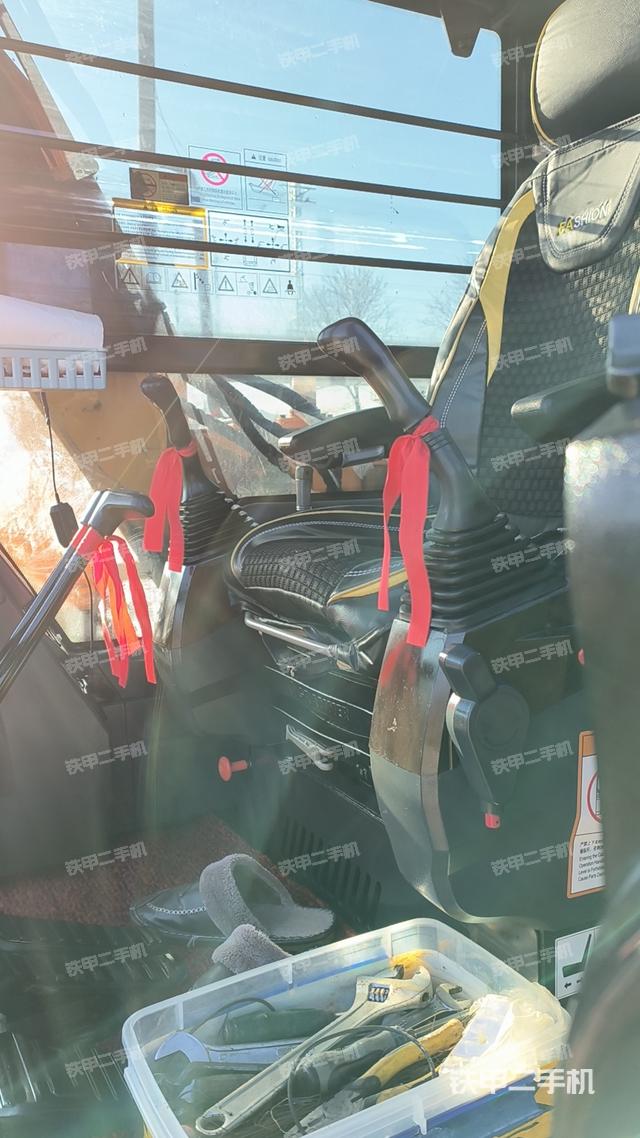 驾驶室整体(整机外观) 驾驶室整体(整机外观)