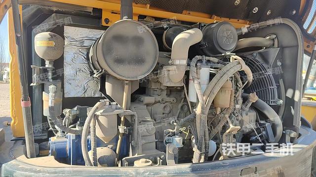 回转马达和主控阀（整机外观）