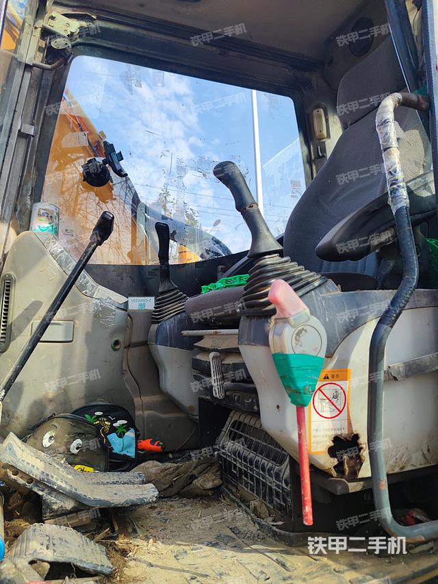 驾驶室整体（整机外观）