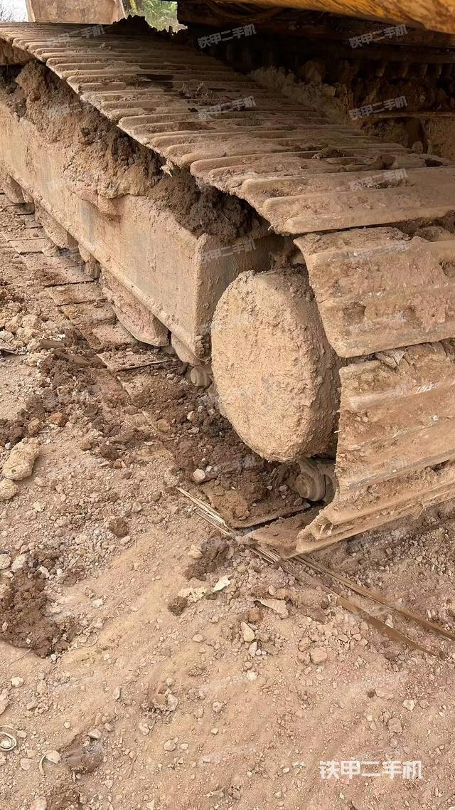 单侧履带整体(整机外观) 单侧履带整体(整机外观)