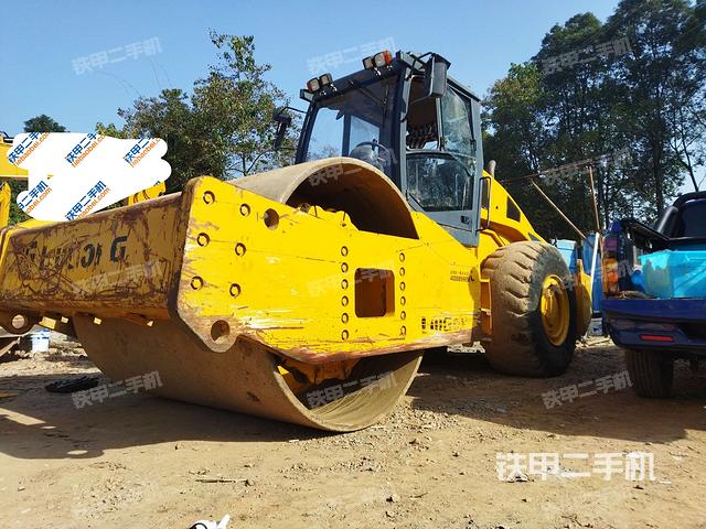 柳工CLG6126压路机