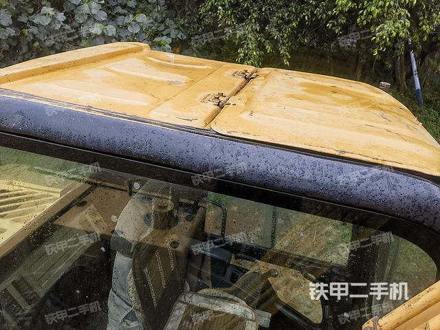 驾驶室顶部（整机外观）