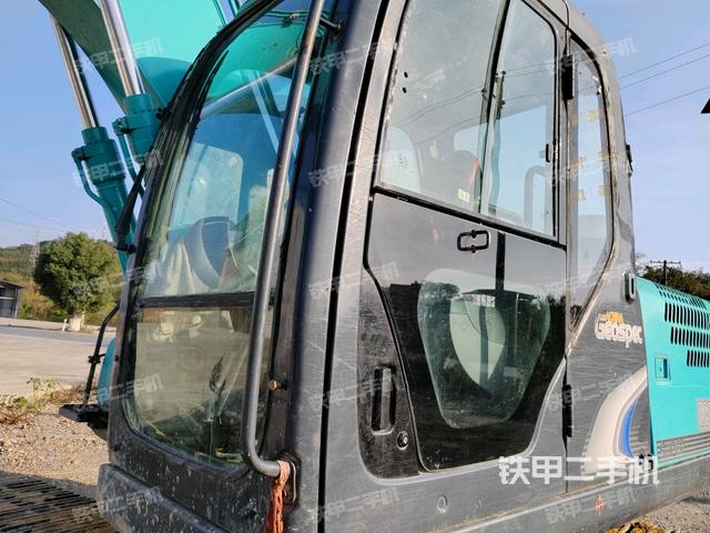 驾驶室左前45度(驾驶室部分) 驾驶室左前45度(驾驶室部分)