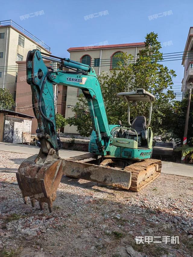 回转马达和主控阀（整机外观）