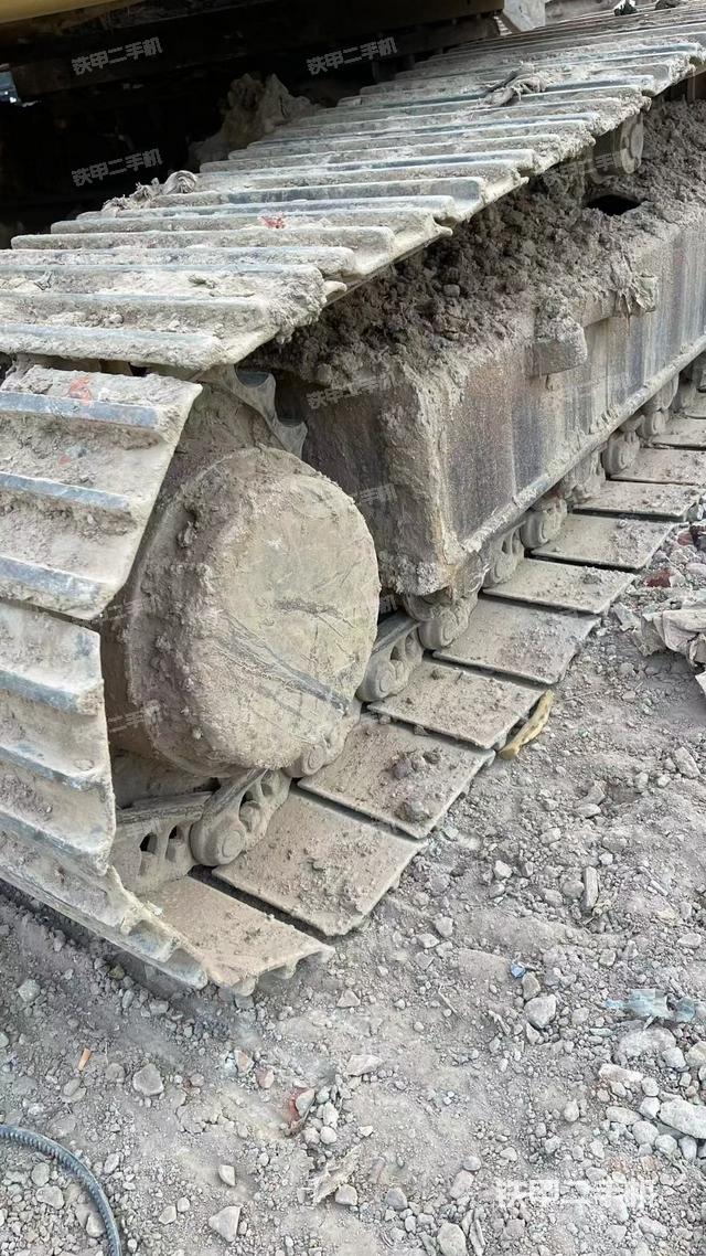 单侧履带整体(整机外观) 单侧履带整体(整机外观)