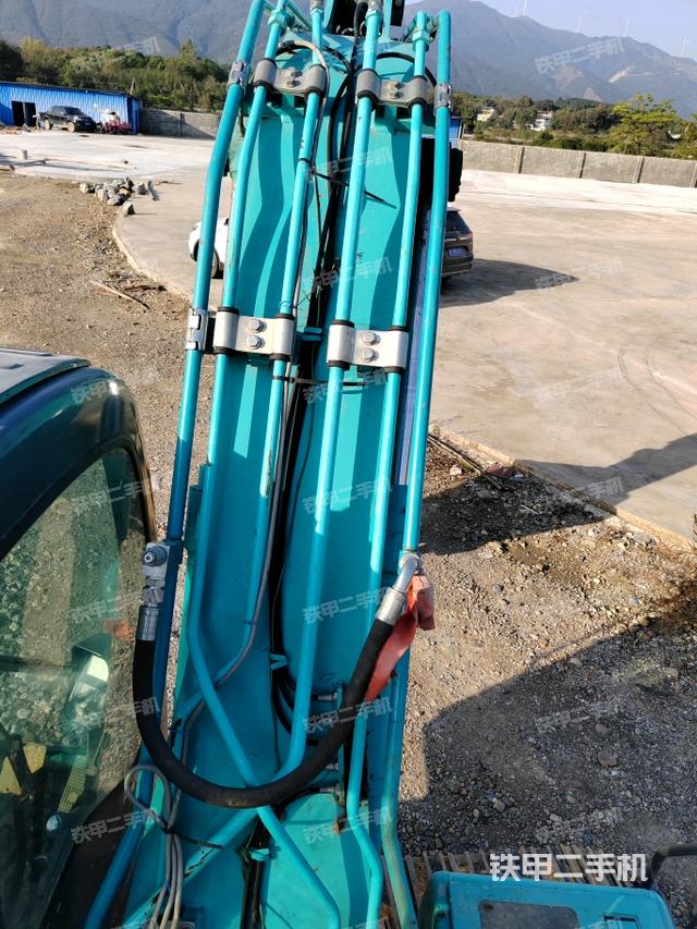 大臂背部俯视(工作和回转装置) 大臂背部俯视(工作和回转装置)