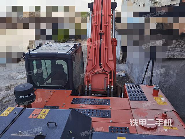 驾驶室顶部（整机外观）