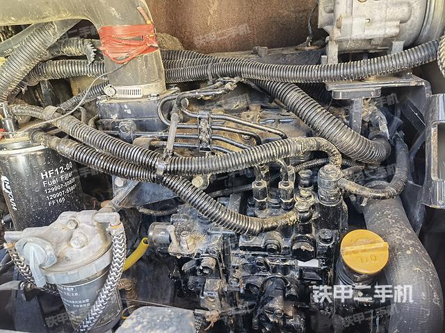 回转马达和主控阀（整机外观）