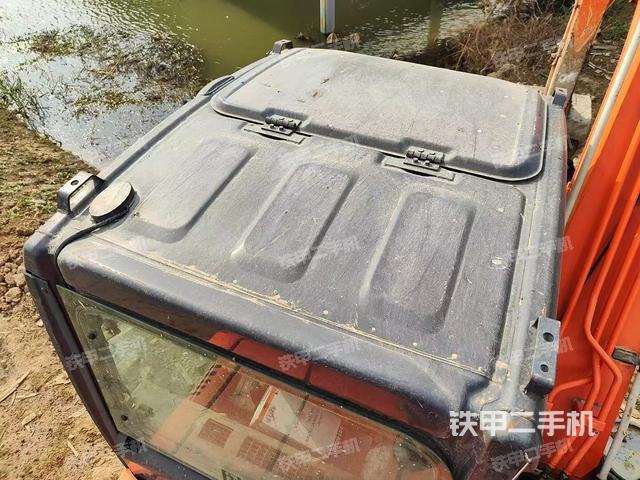 驾驶室顶部（整机外观）