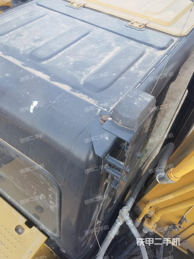 驾驶室顶部（整机外观）