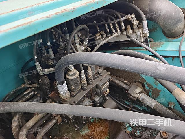 驾驶室顶部（整机外观）