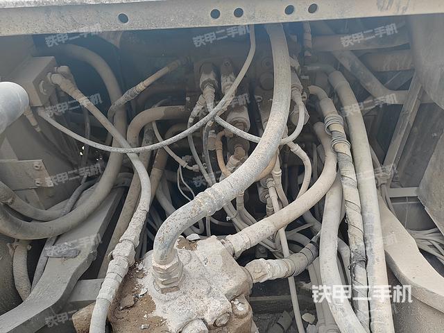 回转马达和主控阀（整机外观）