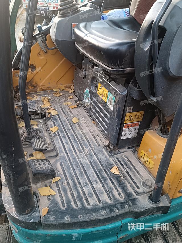 驾驶室顶部（整机外观）