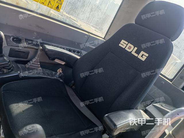 驾驶室整体（整机外观）