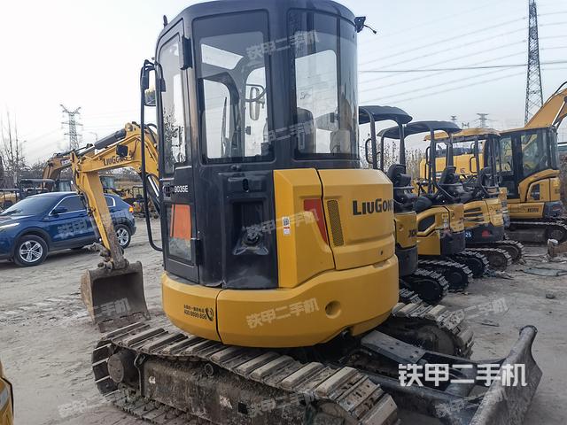 驾驶室顶部（整机外观）