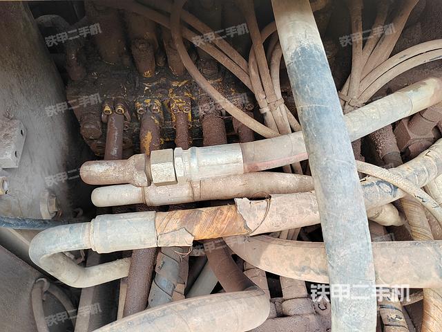 回转马达和主控阀（整机外观）