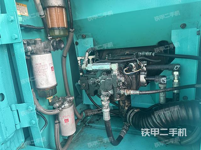 驾驶室顶部（整机外观）