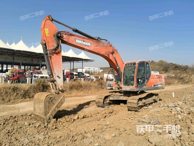 斗山DX215-9C挖掘机
